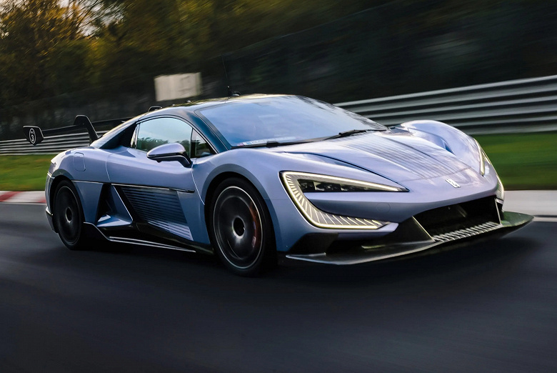 В Россию привезли танцующий и подпрыгивающий гиперкар. За полноприводный 1300-сильный BYD Yangwang U9 просят 34 млн рублей